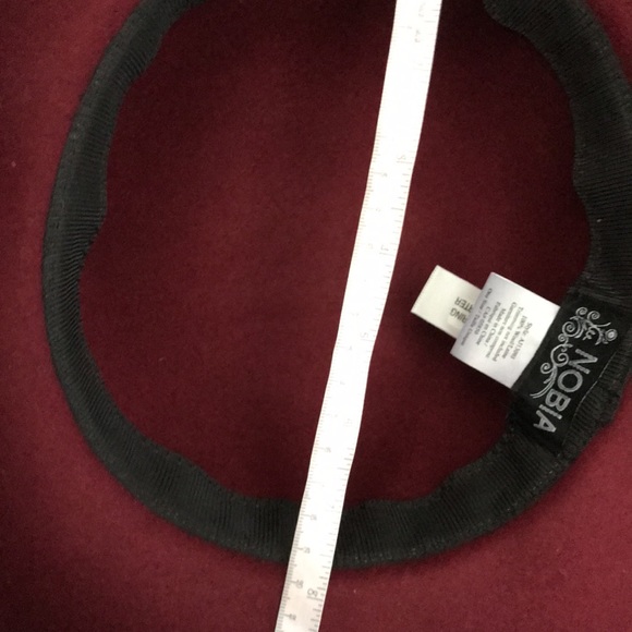 Nobia 100% wool flowy round hat in wine - Picture 10 of 10